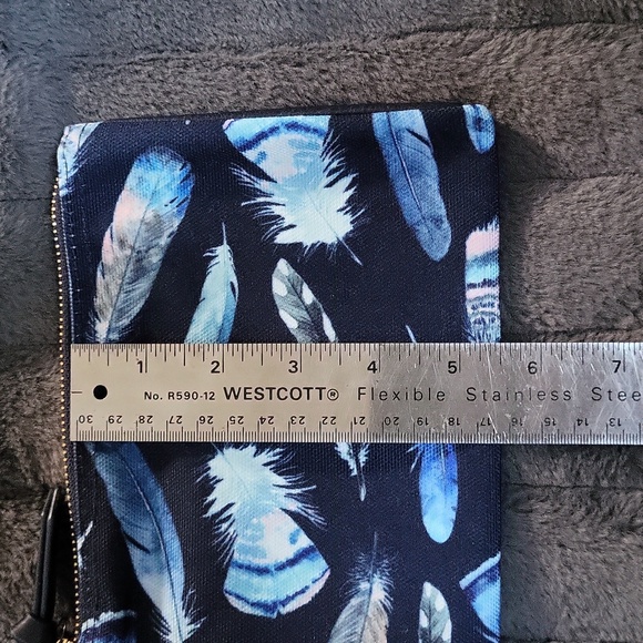 NWT! Medium Sized Blue Feathers Pouch! - Picture 5 of 8